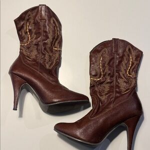 Chic Brown Western-Style Heeled Boots | Slim Fit | Size 7